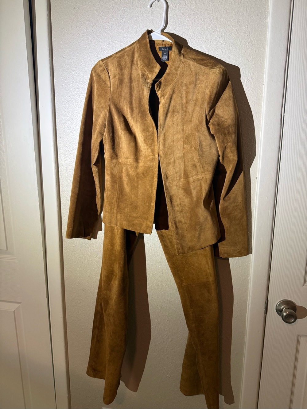 Que Suede Jacket in Camel Brown